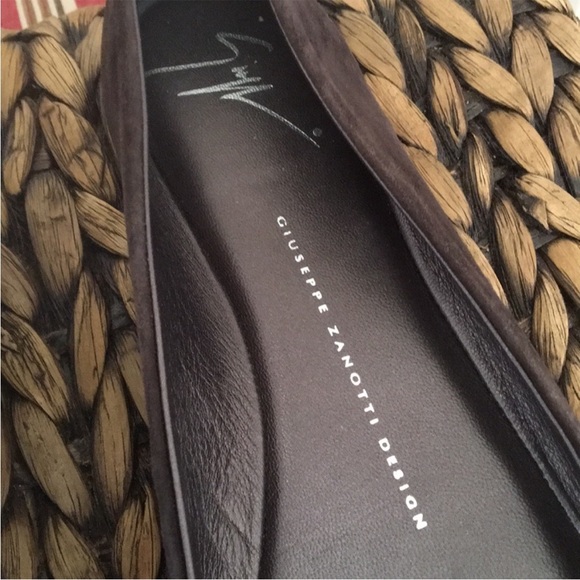Giuseppe Zanotti Suede Round Toe Brown Flats - Picture 3 of 7